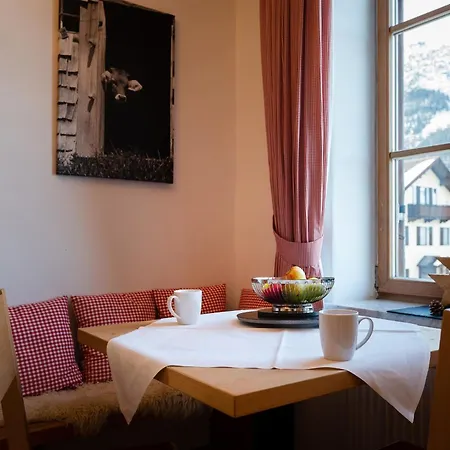 Bergkristall アパート *